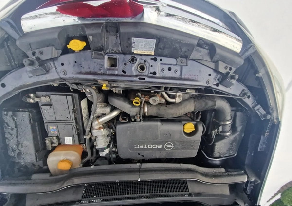 Opel Zafira cena 19777 przebieg: 218000, rok produkcji 2011 z Krynki małe 326